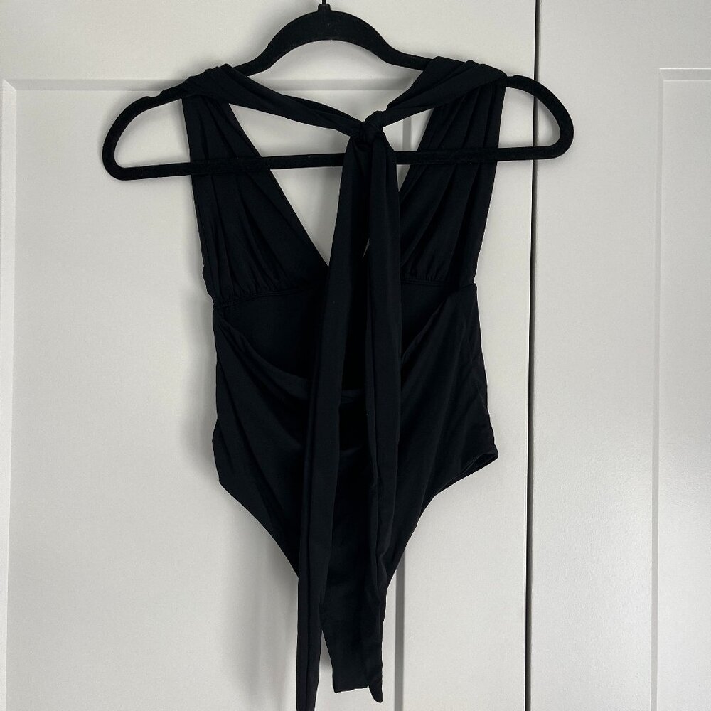 Princess Polly Black Plunge Halter Bodysuit Deep V Neck Long Sleeve NWT Size 6 - Picture 2 of 10